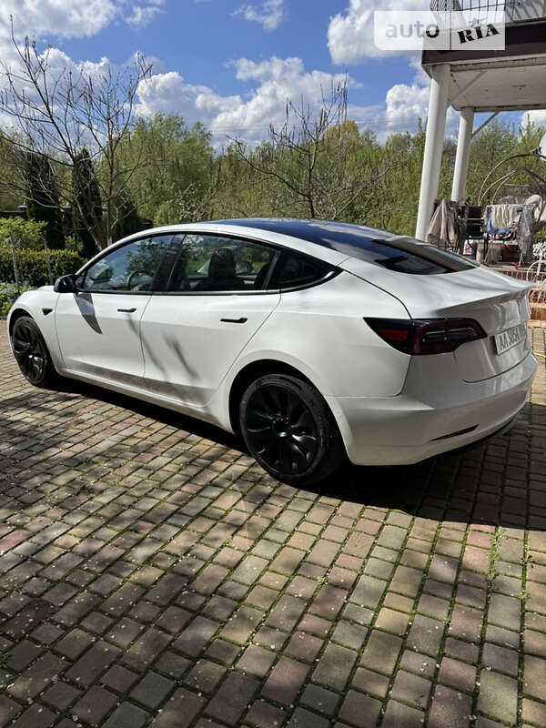 Седан Tesla Model 3 2022 в Києві