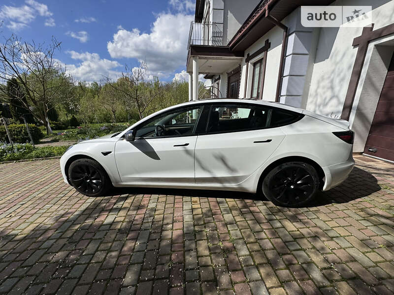 Седан Tesla Model 3 2022 в Києві