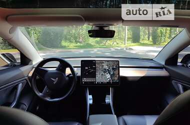 Седан Tesla Model 3 2019 в 