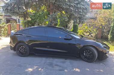 Седан Tesla Model 3 2021 в 