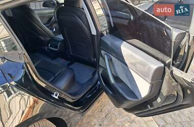 Седан Tesla Model 3 2021 в 