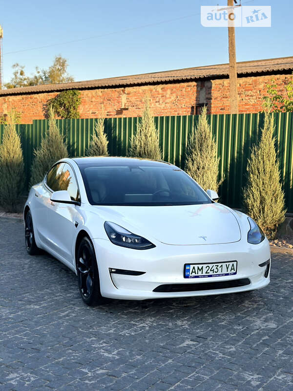 Седан Tesla Model 3 2020 в Києві