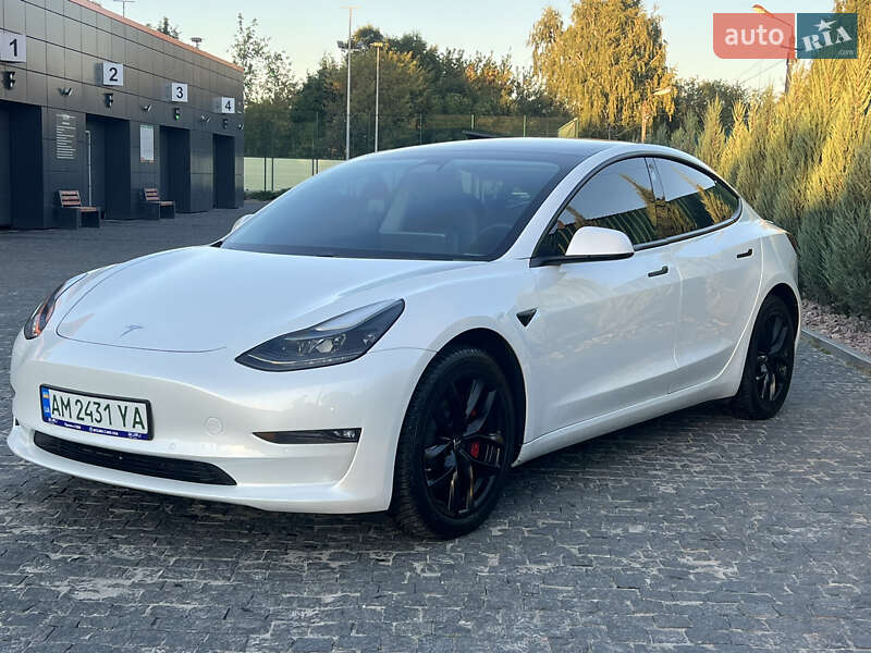 Седан Tesla Model 3 2020 в Києві