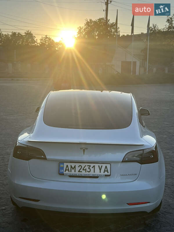 Седан Tesla Model 3 2020 в Києві