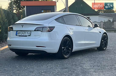 Седан Tesla Model 3 2020 в Киеве