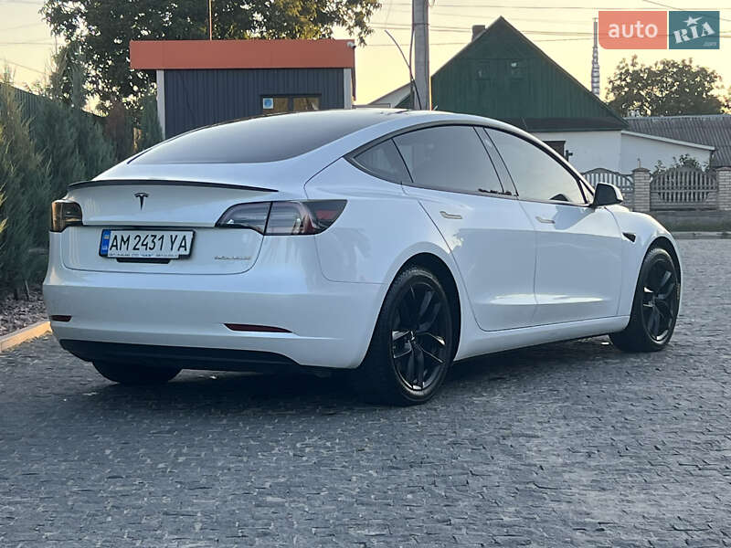 Седан Tesla Model 3 2020 в Києві