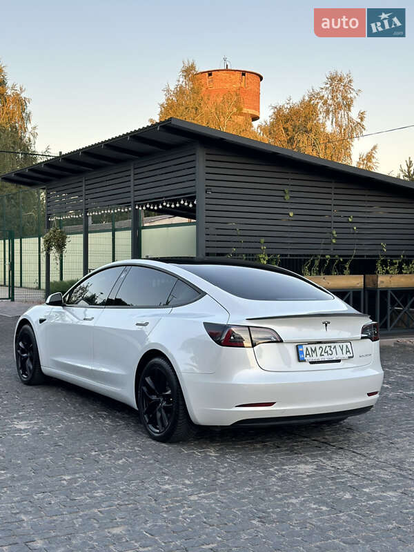 Седан Tesla Model 3 2020 в Києві