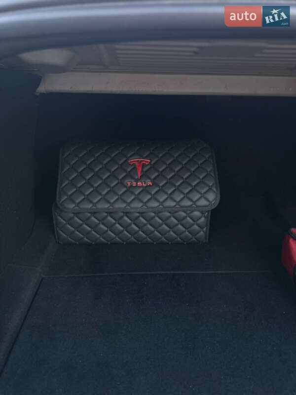 Седан Tesla Model 3 2020 в Києві