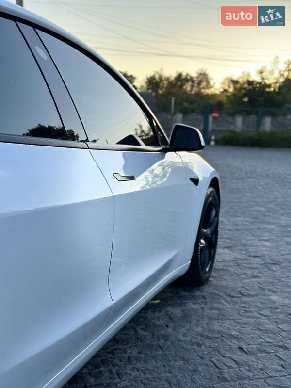 Седан Tesla Model 3 2020 в Києві
