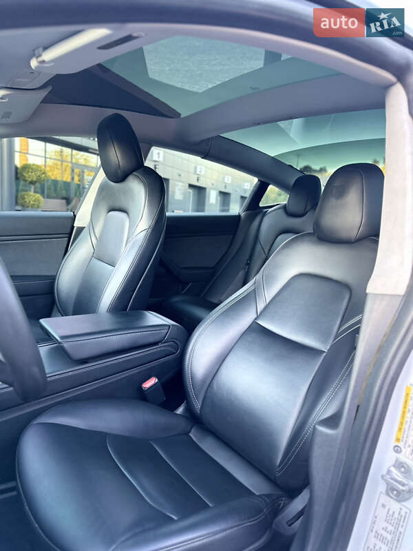 Седан Tesla Model 3 2020 в Києві