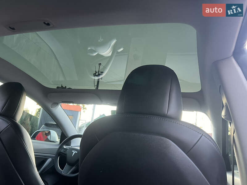 Седан Tesla Model 3 2020 в Києві