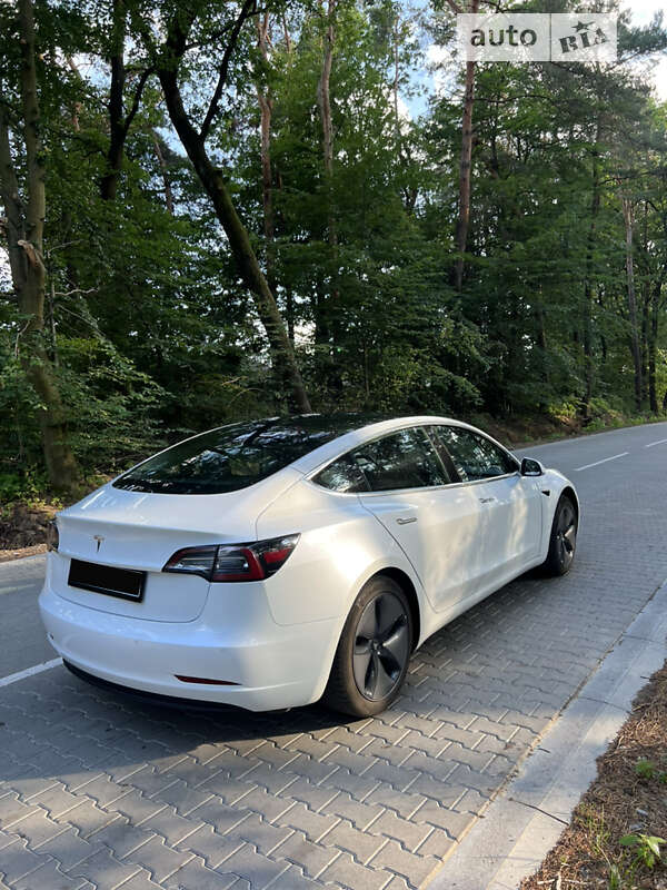 Седан Tesla Model 3 2020 в Львове