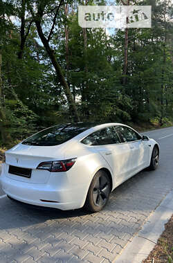 Седан Tesla Model 3 2020 в 