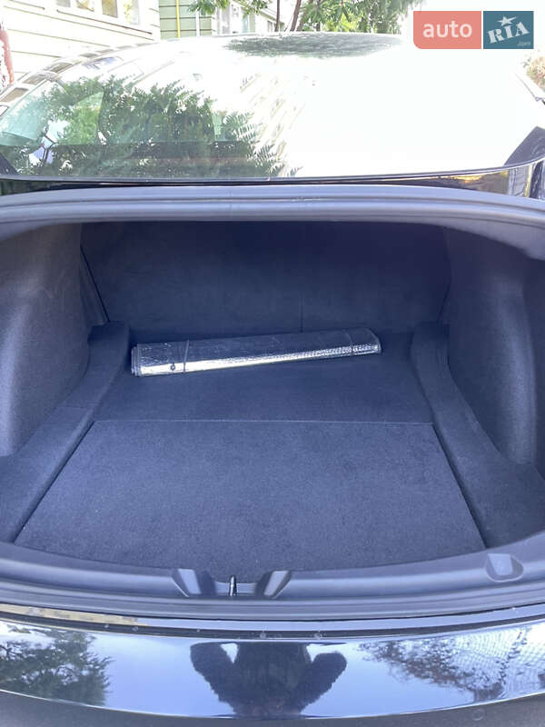 Седан Tesla Model 3 2019 в Києві