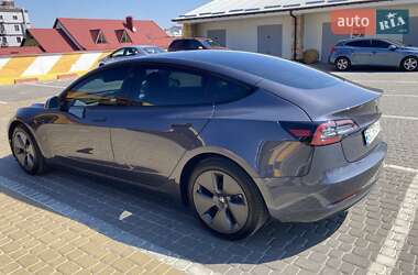 Седан Tesla Model 3 2021 в 