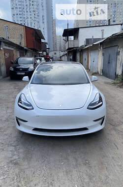 Седан Tesla Model 3 2020 в Киеве