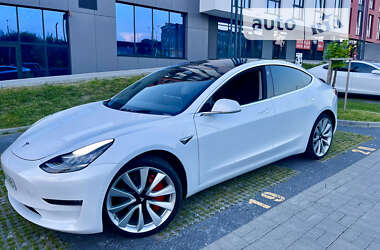 Седан Tesla Model 3 2019 в Львові