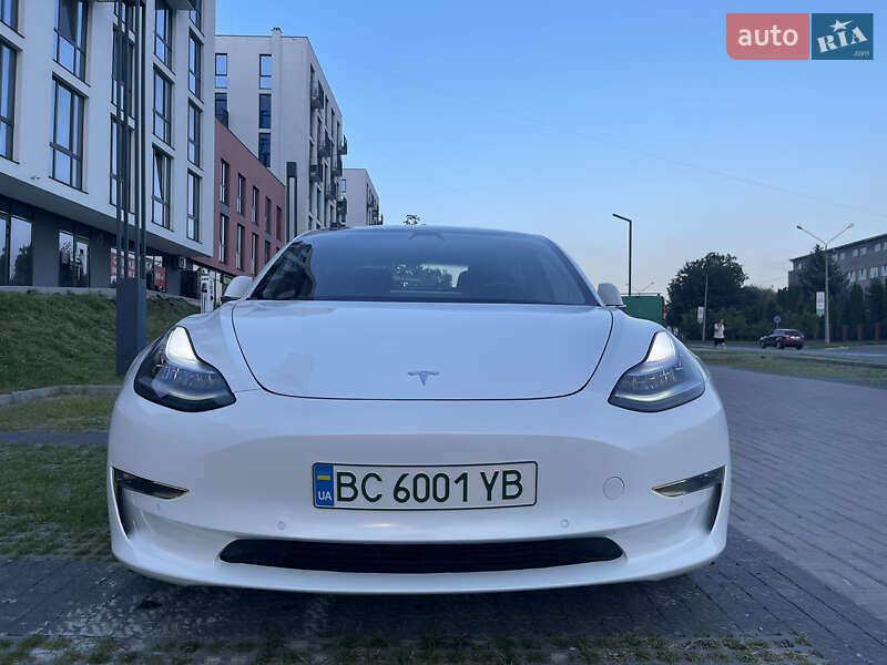 Седан Tesla Model 3 2019 в Львове