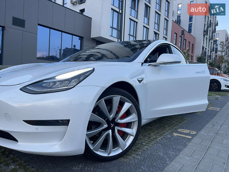 Седан Tesla Model 3 2019 в Львове