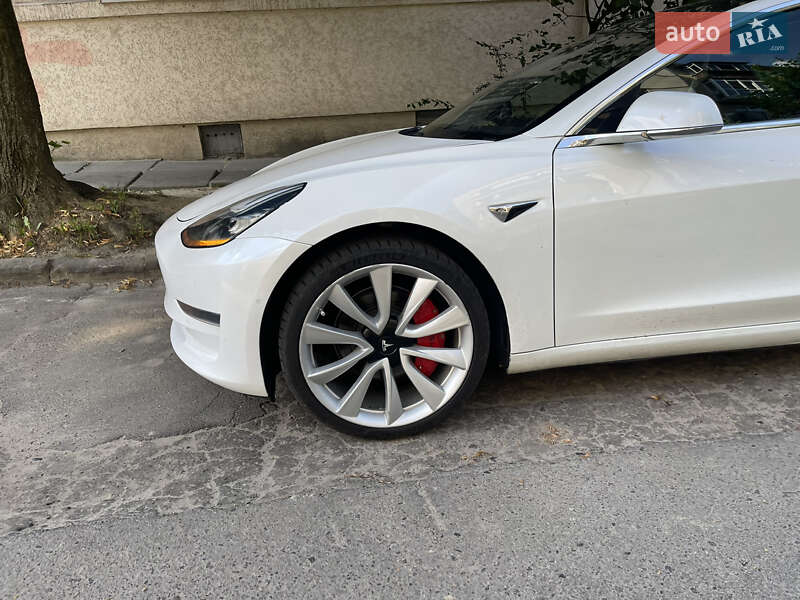 Седан Tesla Model 3 2019 в Львове