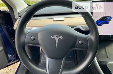 Седан Tesla Model 3 2019 в Львові