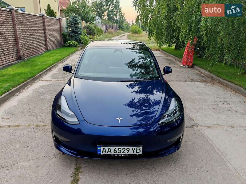 Седан Tesla Model 3 2023 в Золотоноше