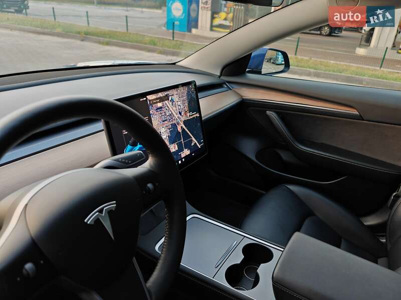 Седан Tesla Model 3 2023 в Золотоноше