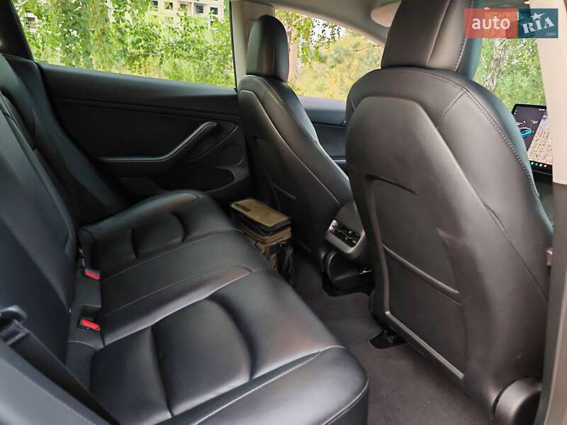 Седан Tesla Model 3 2023 в Золотоноше