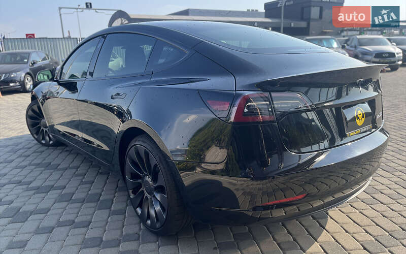 Седан Tesla Model 3 2021 в Мукачевому