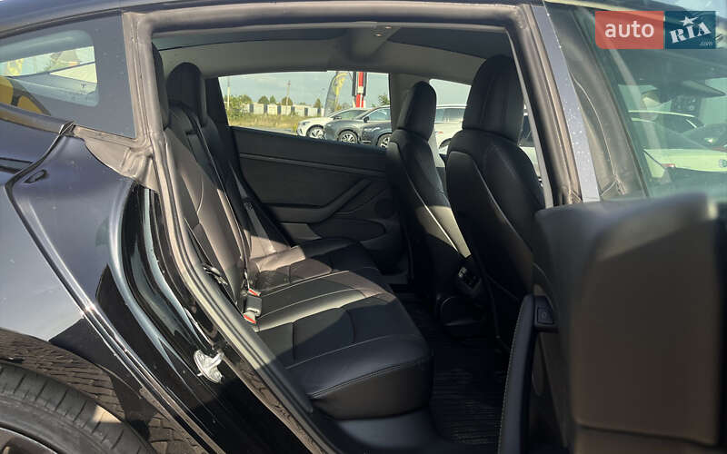 Седан Tesla Model 3 2021 в Мукачевому