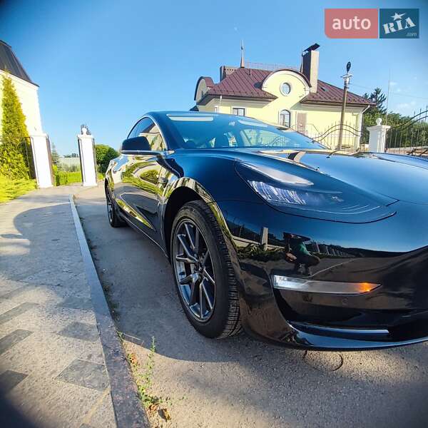 Седан Tesla Model 3 2018 в Вінниці