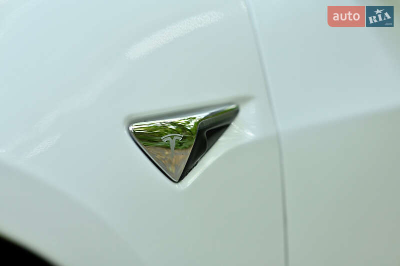 Седан Tesla Model 3 2019 в Луцке