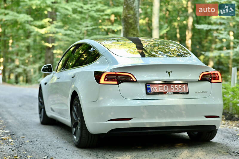 Седан Tesla Model 3 2019 в Луцке