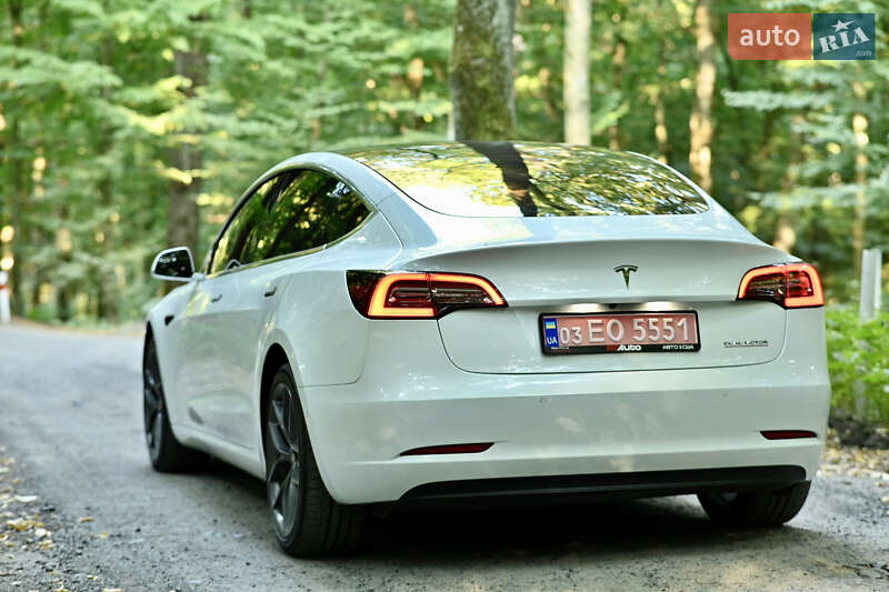 Седан Tesla Model 3 2019 в Луцке