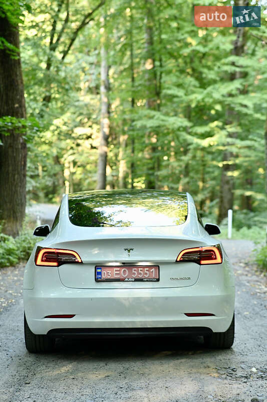 Седан Tesla Model 3 2019 в Луцке