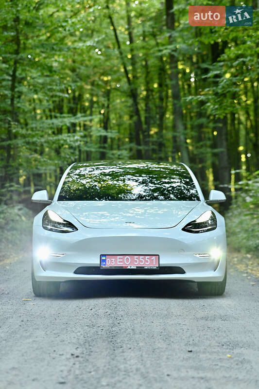 Седан Tesla Model 3 2019 в Луцке