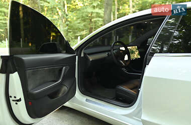 Седан Tesla Model 3 2019 в Луцке