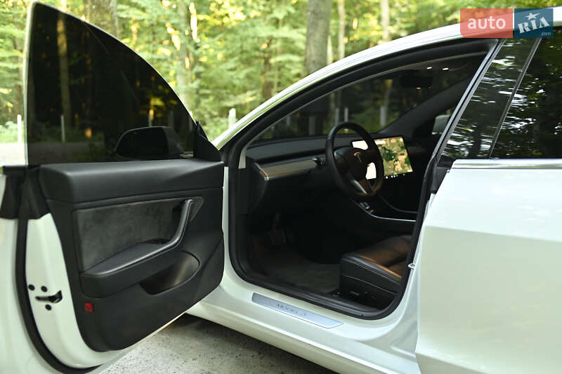 Седан Tesla Model 3 2019 в Луцке