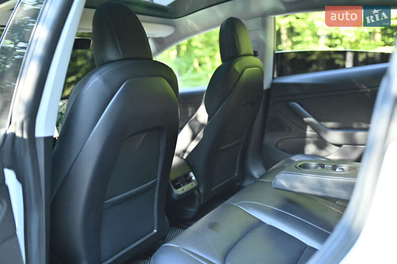 Седан Tesla Model 3 2019 в Луцке
