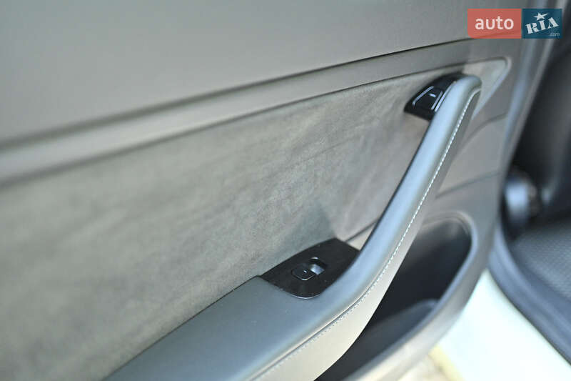 Седан Tesla Model 3 2019 в Луцке