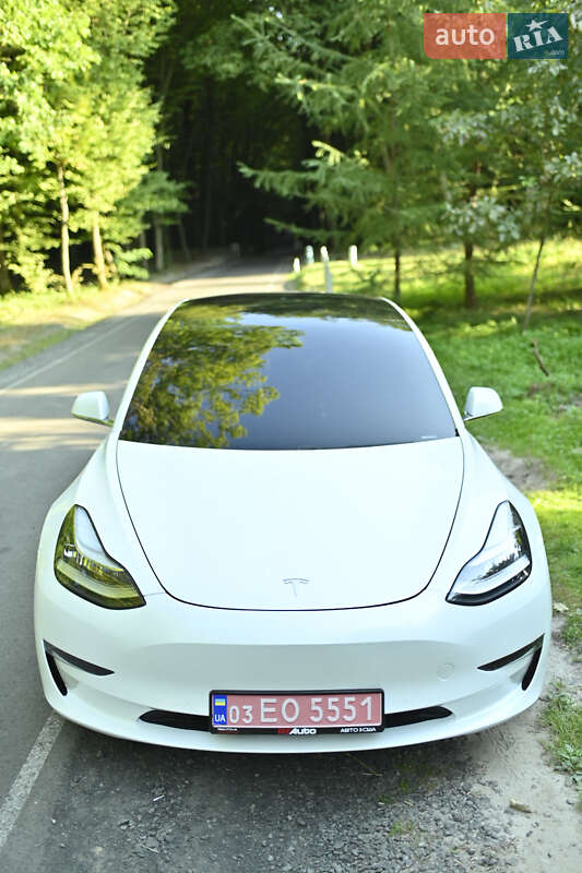Седан Tesla Model 3 2019 в Луцке