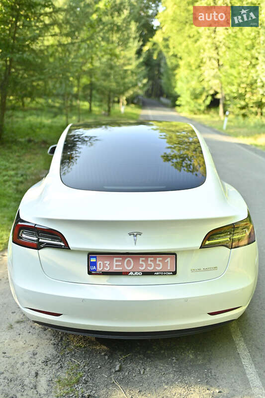 Седан Tesla Model 3 2019 в Луцке