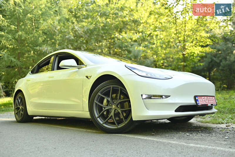 Седан Tesla Model 3 2019 в Луцке