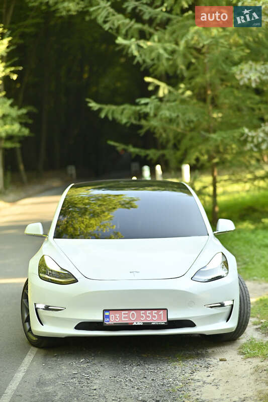 Седан Tesla Model 3 2019 в Луцке
