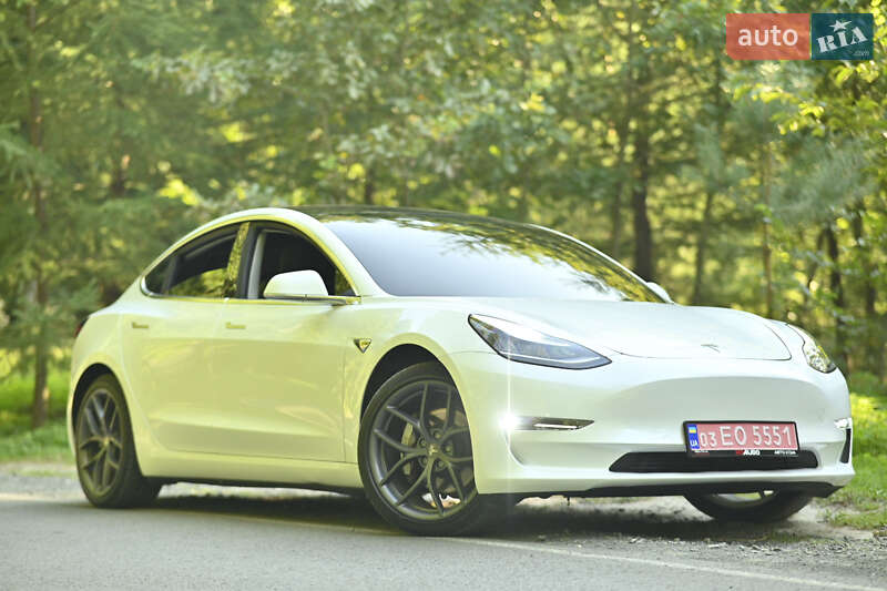 Седан Tesla Model 3 2019 в Луцке