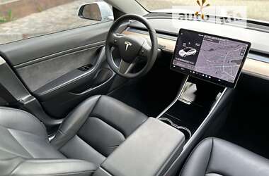 Седан Tesla Model 3 2020 в 
