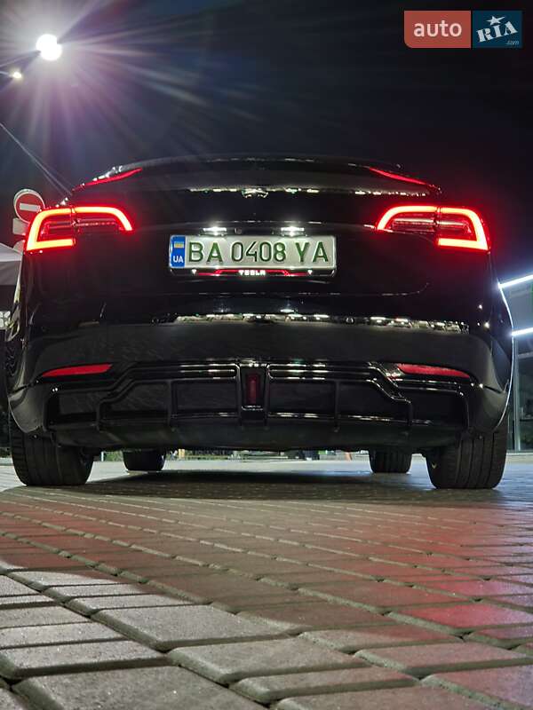 Седан Tesla Model 3 2019 в Кропивницком