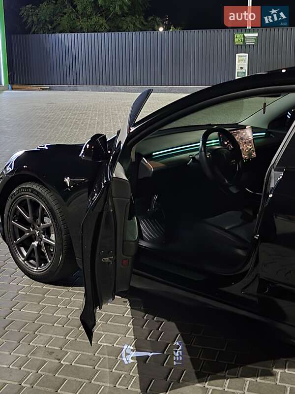 Седан Tesla Model 3 2019 в Кропивницком