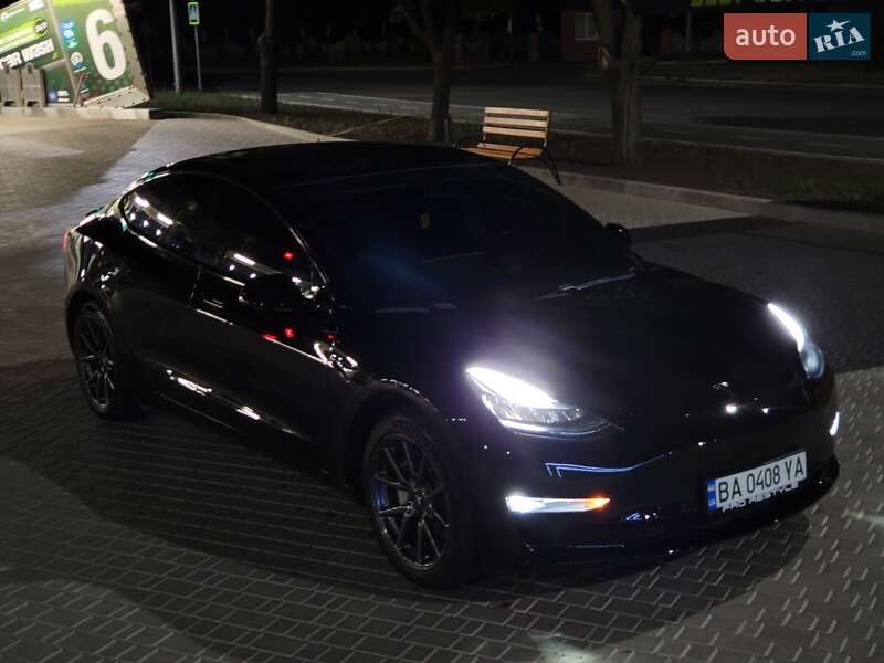 Седан Tesla Model 3 2019 в Кропивницком