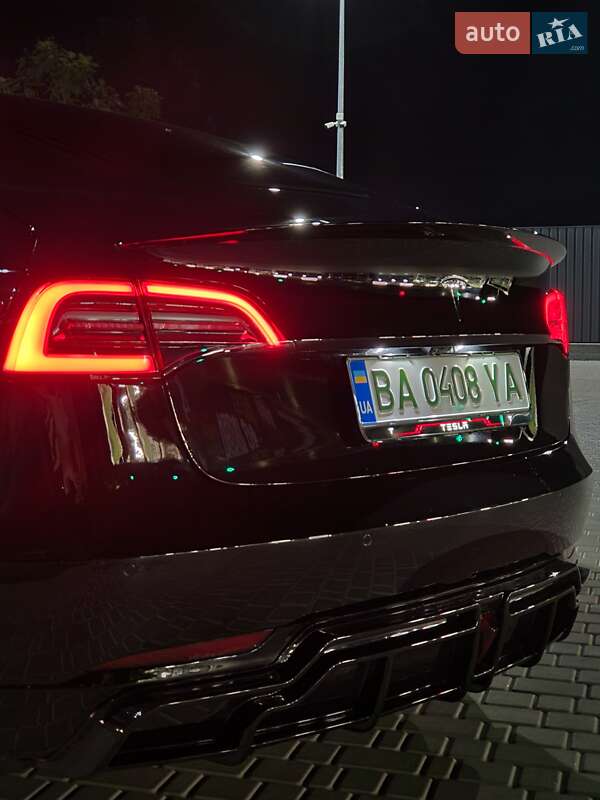 Седан Tesla Model 3 2019 в Кропивницком